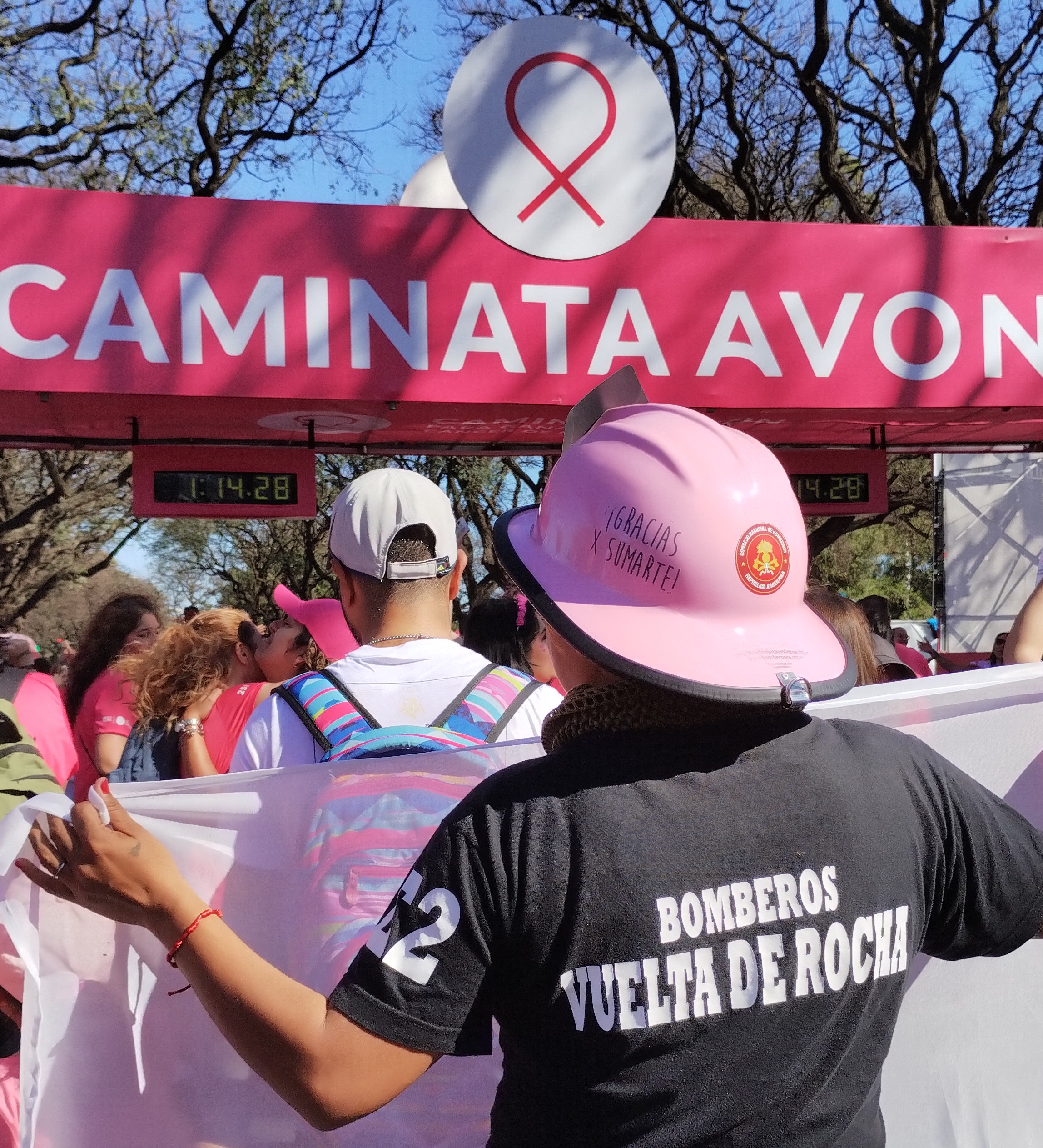 Fundación Bomberos de Argentina participó de la caminata Avon